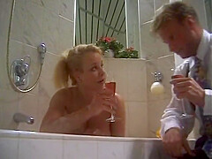 Von Der Badewanne Ins Ehebett Gefickt With Huge Boobs