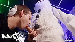 Weirdo Twink Gets Drilled By The Snowman 11 Min - Benjamin Blue