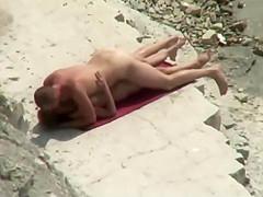 Wild fuck started in the water