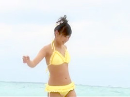 YUMEHARA Mahiro on the beach