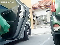 Young milf accidentally shows upskirt