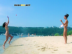 Young nudists is tantalizing and making the girls around her jealous