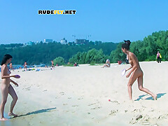 Young nudists is tantalizing and making the girls around her jealous