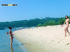 Young nudists is tantalizing and making the girls around her jealous