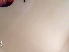 一对一裸聊 喷水 包射aiyp cc 与美女王璐璐 啪，啪，啪的视频流出 T到他情到深处时对着镜头摆起了pose
