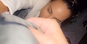 beurette pulpeuse suce et baise en pleine rue