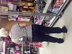 candid milf ass in jeans