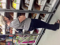 candid milf ass in jeans