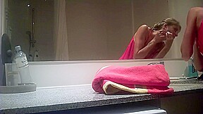 catch girl taking shower 2