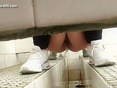 chinese girls go to toilet 293