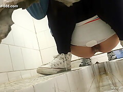 chinese girls go to toilet 293