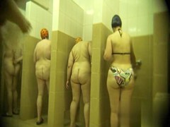 in public pool showers 643