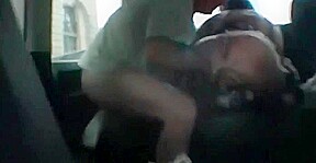 nadine suce et se fait lecher dans la voiture