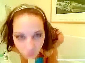 student 18+ Masturbates In Her Bathtub