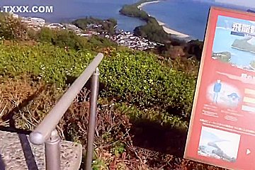 京都の海で野外露出t゙ート!興奮した変態彼女は手コキフェラで早漏m男の精子をごっくんしちゃいました Japanese Amateur teen 18+ Outdoor Sex In Public Sea