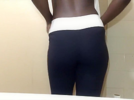 watch my bitch twerk to big booty