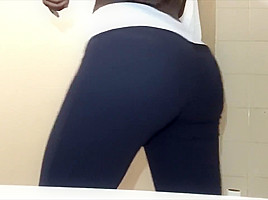 watch my bitch twerk to big booty